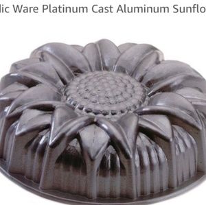 Nordic Ware Sunflower Cake Pan